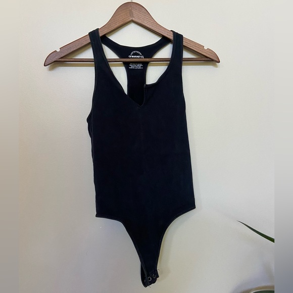 🌸 One Step Up 🌸 dark grey ribbed bodysuit - Picture 1 of 7